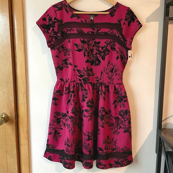 Trixxi Burgundy Velvet Floral Dress Size 11 Short Sleeve Mesh Event Party Dress - Picture 2 of 14